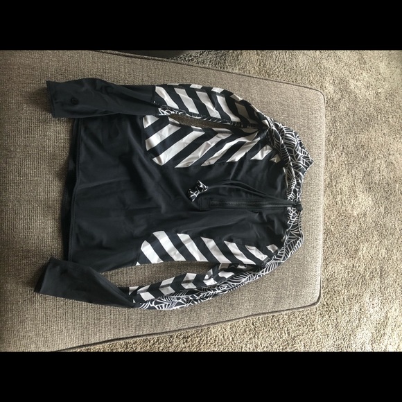 Lululemon top - Picture 2 of 5